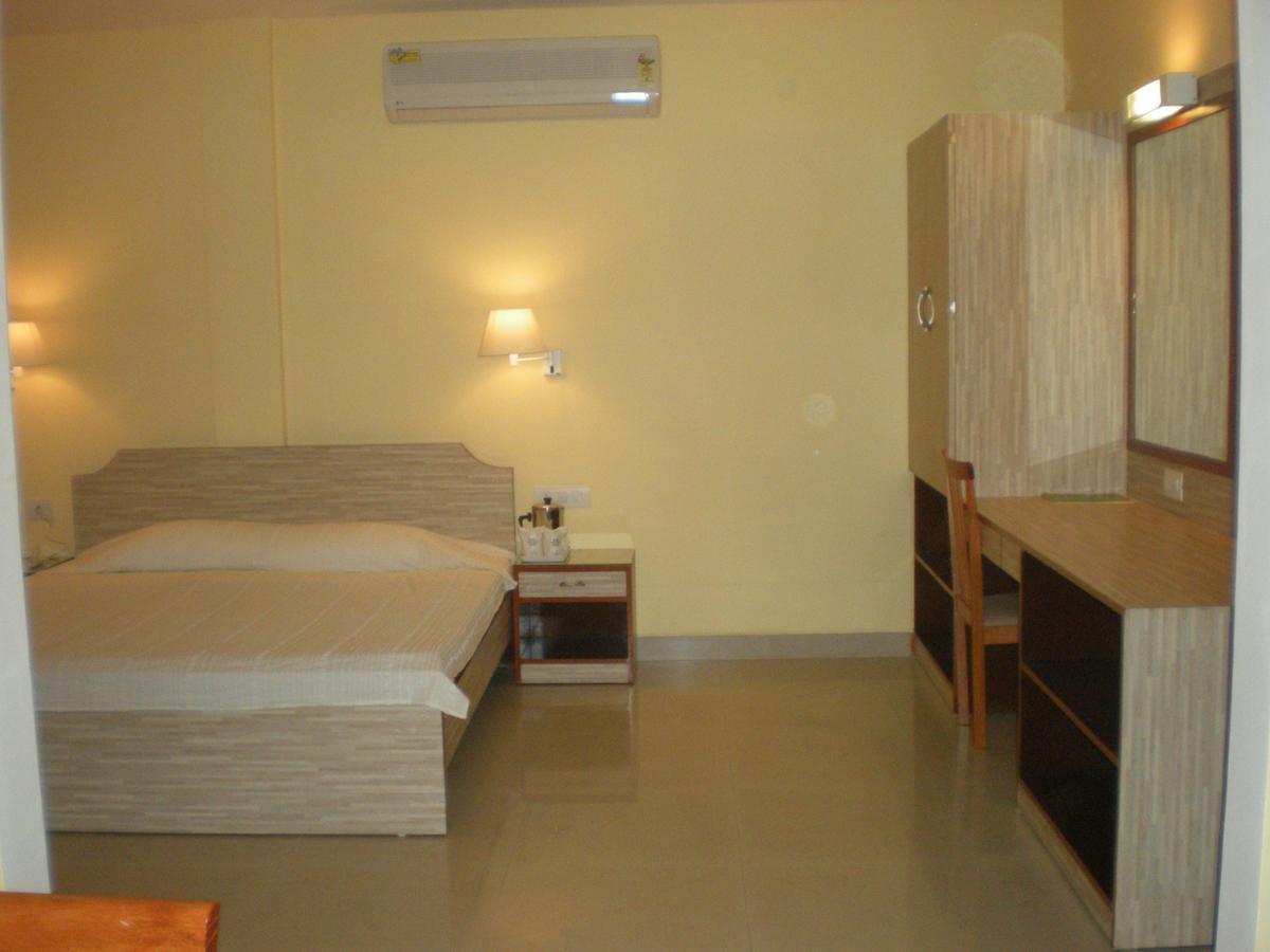 Hotel Rajawas Dibrugarh 外观 照片