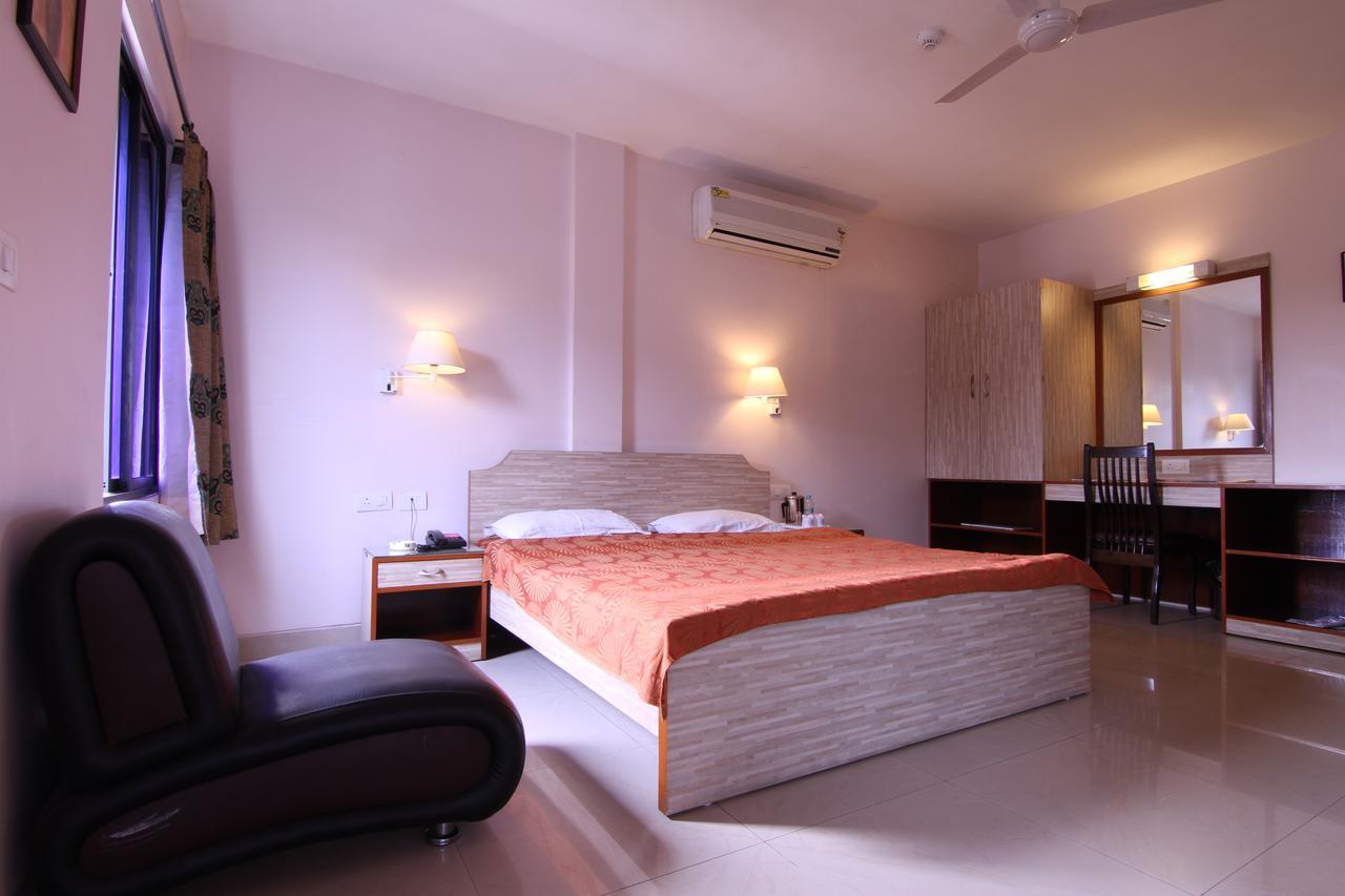 Hotel Rajawas Dibrugarh 外观 照片